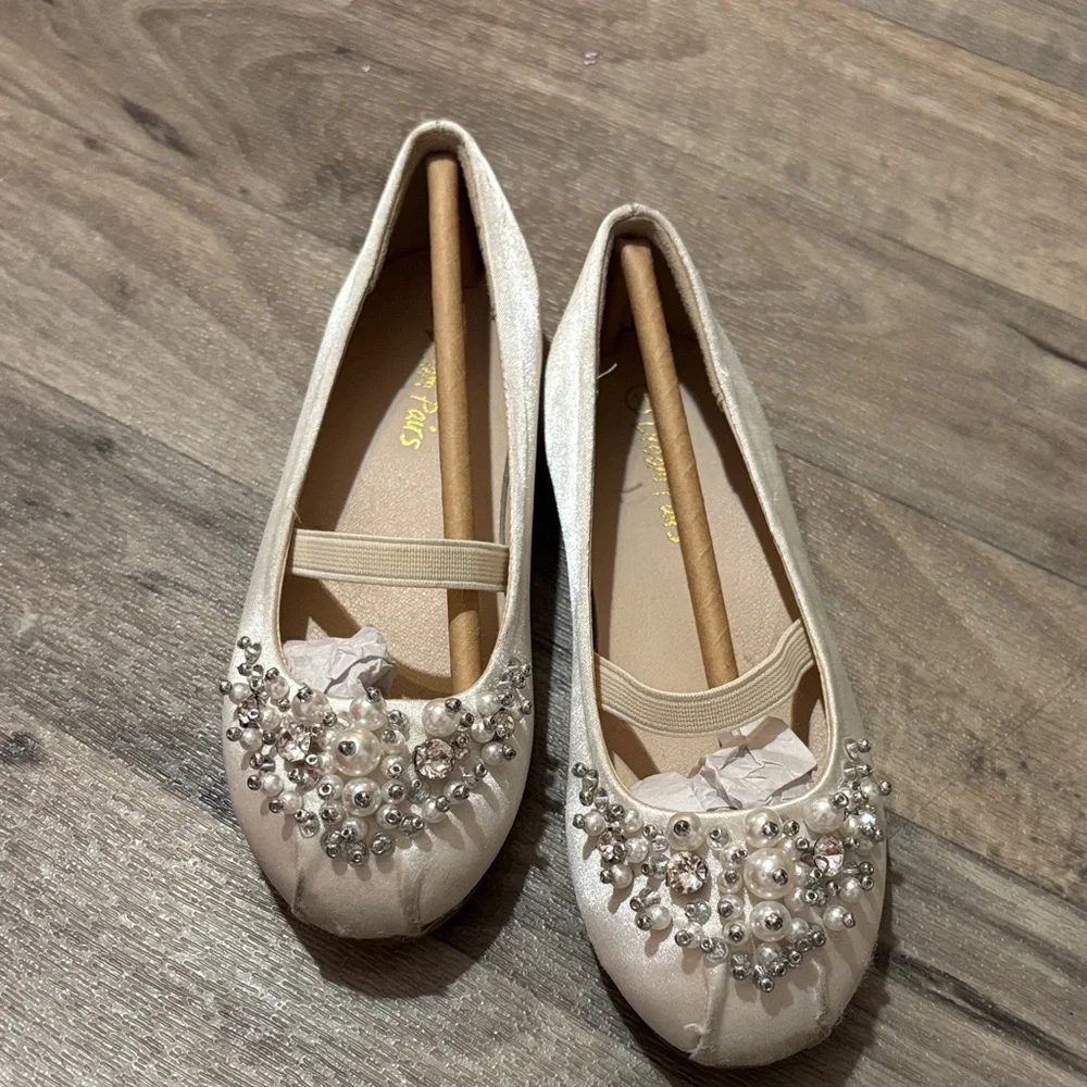 Dream Pairs Cream Pearl & Rhinestone Ballet Flats for Girls